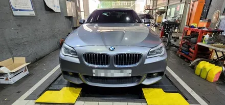 BMW F10 520d 운전석,조수석 손잡이 교체 작업 BMW고질병 실내손잡이 진득거림으로 인한 교환 시공후기 5시리즈 16년식 대구수입차정비 BMW정비 BMW튜닝 씨앤디인터내셔널