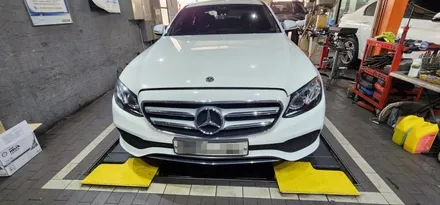 벤츠 W213 E220d 19년식 엔진오일교환, 배터리교체 작업 BENZ E클래스 E220엔진오일교환 W213배터리교환 시공후기 AGM 95A 밧데리 대구수입차정비 벤츠정비 씨앤디