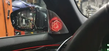 BMW 5시리즈 G30 520i 21년식 회오리트위터 LED미드스피커커버 미드스피커 장착 작업 G30회오리트위터스피커 튜닝 스피커교체 시공후기 실내인테리어 분위기 무드등 대구씨앤디