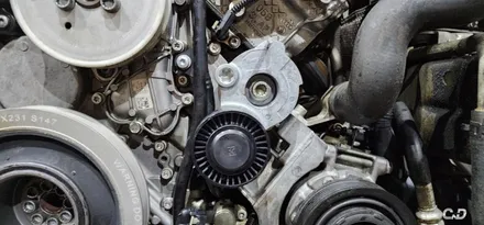 : 아우디 A6 3.0 TDI quattro 14년식 댐퍼풀리, 외벨트 세트 교체 : 벨트의 장력불량이 원인, 벨트의 소음 외벨트 세트를 교체하면서 다른 부품의 수명을 예비해요 :