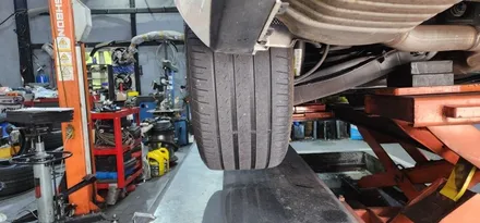 벤츠 W213 E300 엔진오일교환 에어컨필터교체 타이어 4짝 교환 작업 BENZ E클래스 쉘 힐릭스 ECO 5W30 오일교환 필터교환 던롭뷰로 타이어교체 대구수입차정비 씨앤디