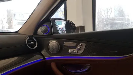 벤츠 E300 W213 부메스터 3D 전동 트위터 장착 작업 대구 벤츠 정비 및 튜닝 벤츠 엔진오일 교환 전문점 씨앤디인터내셔널 BENZ E클래스 실내 감성 튜닝
