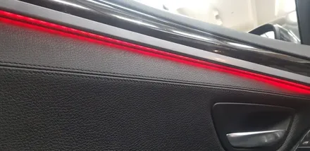 BMW F10 528i 엔진미미 미션미미 교체 및 실내 도어 엠비언트 레드 시공 작업 대구 BMW 정비 튜닝 전문점 씨앤디 인터내셔널 F시리즈 5시리즈 마운트 교환 차체진동