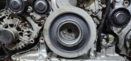 : 아우디 A6 3.0 TDI quattro 14년식 댐퍼풀리, 외벨트 세트 교체 : 벨트의 장력불량이 원인, 벨트의 소음 외벨트 세트를 교체하면서 다른 부품의 수명을 예비해요 :
