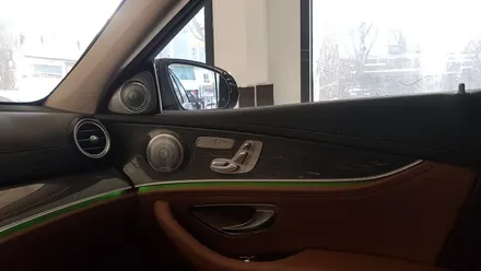 벤츠 E300 W213 부메스터 3D 전동 트위터 장착 작업 대구 벤츠 정비 및 튜닝 벤츠 엔진오일 교환 전문점 씨앤디인터내셔널 BENZ E클래스 실내 감성 튜닝