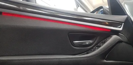 BMW F10 528i 엔진미미 미션미미 교체 및 실내 도어 엠비언트 레드 시공 작업 대구 BMW 정비 튜닝 전문점 씨앤디 인터내셔널 F시리즈 5시리즈 마운트 교환 차체진동