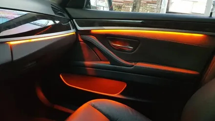 BMW F10 5시리즈 528i 가변 엠비언트 라이트 3색 실내 튜닝 업! 무드등 분위기등 대구 씨앤디인터내셔널 순정형 가변엠비언트 옵션 튜닝작업 대구씨앤디 4도어 도어캐치 포켓