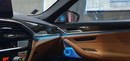 BMW 5시리즈 G30 520i 21년식 회오리트위터 LED미드스피커커버 미드스피커 장착 작업 G30회오리트위터스피커 튜닝 스피커교체 시공후기 실내인테리어 분위기 무드등 대구씨앤디