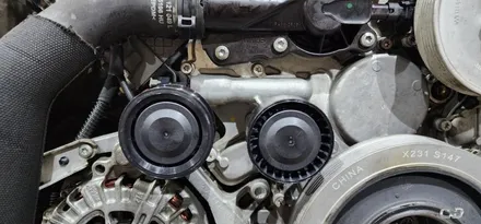 : 아우디 A6 3.0 TDI quattro 14년식 댐퍼풀리, 외벨트 세트 교체 : 벨트의 장력불량이 원인, 벨트의 소음 외벨트 세트를 교체하면서 다른 부품의 수명을 예비해요 :