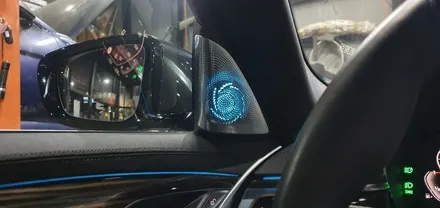 BMW 5시리즈 G30 520i 21년식 회오리트위터 LED미드스피커커버 미드스피커 장착 작업 G30회오리트위터스피커 튜닝 스피커교체 시공후기 실내인테리어 분위기 무드등 대구씨앤디