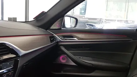 BMW G30 520d 회오리트위터, 미드커버, 미드스피커 교체 장착 작업 바워스ST 엠비언트 무드등 BMW튜닝 대구 씨앤디인터내셔널 5시리즈 17년식 엔진오일교환 작업