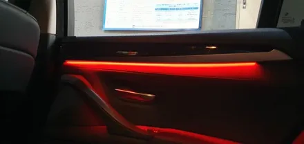 BMW 5시리즈 F10 528i 11년식 전동트렁크, 레드엠비언트, 손잡이교체 작업 BMW528i 듀얼쇼바 전동 트렁크 시공후기 4도어 레드 실내 LED 엠비언트 라이트 대구씨앤디