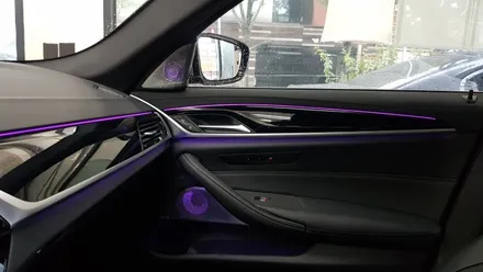 BMW G30 530e 회오리트위터 미드커버 미드스피커 장착 작업 대구 BMW정비 BMW튜닝 수입차정비 전문점 씨앤디인터내셔널 5시리즈 LED 트위터 시공후기 실내 엠비언트 무드등