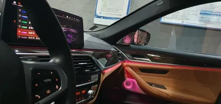 BMW 5시리즈 G30 520i 21년식 회오리트위터 LED미드스피커커버 미드스피커 장착 작업 G30회오리트위터스피커 튜닝 스피커교체 시공후기 실내인테리어 분위기 무드등 대구씨앤디