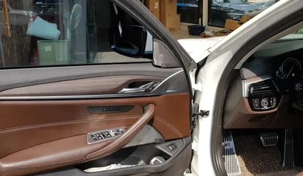 BMW G30 520d 회오리스피커 + 미드커버 + 미드스피커 장착 작업 대구 BMW튜닝 전문점 씨앤디인터내셔널 5시리즈 LED 엠비언트 회오리트위터 LED미드레인지 커버