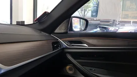 BMW G30 520d 회오리트위터, 미드커버, 미드스피커 교체 장착 작업 바워스ST 엠비언트 무드등 BMW튜닝 대구 씨앤디인터내셔널 5시리즈 17년식 엔진오일교환 작업