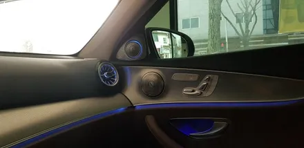 벤츠 E300 W213 부메스터ST 전동트위터 +LED송풍구 장착작업 벤츠튜닝 송풍구LED 전동스피커 엠비언트 실내튜닝 수입차전문점 대구벤츠전문점 대구앞산씨앤디인터내셔널