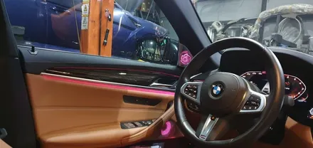 BMW 5시리즈 G30 520i 21년식 회오리트위터 LED미드스피커커버 미드스피커 장착 작업 G30회오리트위터스피커 튜닝 스피커교체 시공후기 실내인테리어 분위기 무드등 대구씨앤디