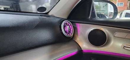 대구 벤츠 W213 E200 18년식 송풍구 엠비언트 1열 2열 장착 작업 BENZ E클래스 실내 LED 엠비언트 라이트 무드등 터빈디자인 튜닝업! 대구수입차정비 벤츠튜닝 씨앤디