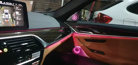 BMW 5시리즈 G30 520i 21년식 회오리트위터 LED미드스피커커버 미드스피커 장착 작업 G30회오리트위터스피커 튜닝 스피커교체 시공후기 실내인테리어 분위기 무드등 대구씨앤디