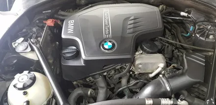 BMW F10 528i 엔진미미 미션미미 교체 및 실내 도어 엠비언트 레드 시공 작업 대구 BMW 정비 튜닝 전문점 씨앤디 인터내셔널 F시리즈 5시리즈 마운트 교환 차체진동