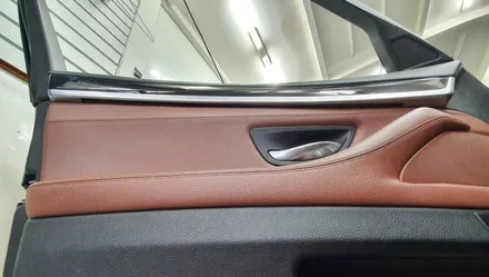 BMW 5시리즈 F10 520d 실내 도어 엠비언트 레드 LED 시공 장착 작업 대구 F시리즈 튜닝 전문점 씨앤디 인터내셔널 실내무드등 도어LED