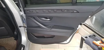 BMW F10 520d 5시리즈 엠비언트 라이트 레드 실내 무드등 도어 LED 대구 BMW튜닝 전문점 씨앤디 인터내셔널 감성튜닝 업그레이드
