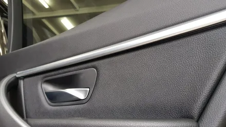 BMW 3시리즈 F30 320d 도어 엠비언트 실버몰딩 시공 작업 대구 씨앤디인터내셔널 BMW튜닝 전문점 실내엠비언트 장착 실내튜닝 수입차튜닝 전문 대구남구씨앤디
