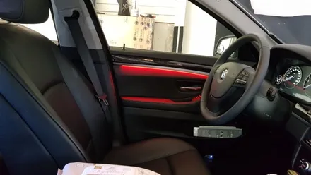 BMW F10 520d 실내도어 엠비언트 레드 장착 5시리즈 f10 엠비언트레드 실내무드등 도어 LED BMW전문점 BMW튜닝전문점 대구앞산카센터 남구씨앤디인터내셔널