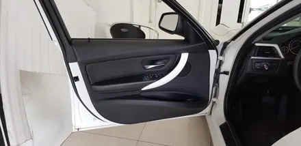 BMW F30 실내 도어 엠비언트 장착 실내라이트 튜닝 전문점 LED 도어 무드등 시공 3시리즈 320d 대구 카센터 씨앤디인터내셔널