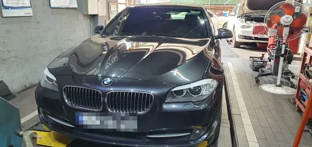 BMW 5시리즈 F10 520d 엠비언트 라이트 레드 LED 무드등 튜닝 4도어 비노출 조명 단색 앰비언트 BMW 튜닝 전문점 대구 씨앤디 인터내셔널