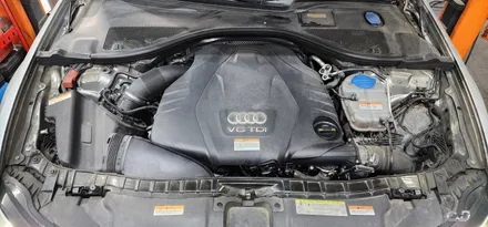 : 아우디 A6 3.0 TDI quattro 14년식 댐퍼풀리, 외벨트 세트 교체 : 벨트의 장력불량이 원인, 벨트의 소음 외벨트 세트를 교체하면서 다른 부품의 수명을 예비해요 :