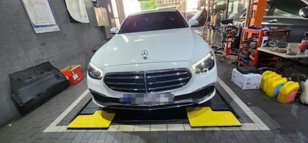 벤츠 W213 E250 (2022) LED 송풍구 1열, 2열 / 4D부메스터 트위터 / LED 미드 스피커 커버 시공 후기 ✨ :: 비포 애프터 모습 :: 대구 튜닝샵 씨앤디🚗