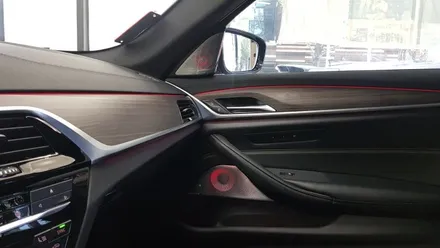 BMW G30 520d 회오리트위터, 미드커버, 미드스피커 교체 장착 작업 바워스ST 엠비언트 무드등 BMW튜닝 대구 씨앤디인터내셔널 5시리즈 17년식 엔진오일교환 작업