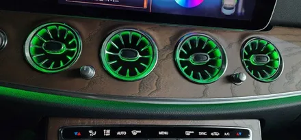 벤츠 W213 E250 22년식 LED송풍구 엠비언트 1열 2열, 4D부메스터 트위터, LED미드스피커커버 장착 튜닝작업 BENZ E클래스 실내 무드등 대구수입차튜닝 앞산 씨앤디