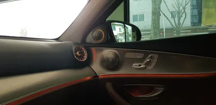 벤츠 E300 W213 부메스터ST 전동트위터 +LED송풍구 장착작업 벤츠튜닝 송풍구LED 전동스피커 엠비언트 실내튜닝 수입차전문점 대구벤츠전문점 대구앞산씨앤디인터내셔널