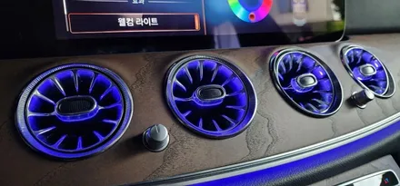 벤츠 W213 E250 22년식 LED송풍구 엠비언트 1열 2열, 4D부메스터 트위터, LED미드스피커커버 장착 튜닝작업 BENZ E클래스 실내 무드등 대구수입차튜닝 앞산 씨앤디