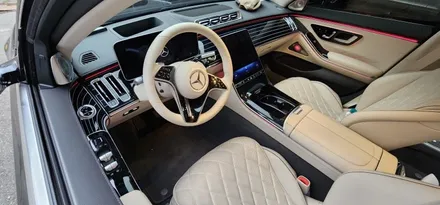 : 벤츠 W223 S450 23년식 도어 피아노라커트림, 미드커버, 4D 부메스터 스피커 장착 : 은은한 엠비언트로 차량의 고급스러움 UP! 색다름UP! 대구 대명동 : 대구씨앤디
