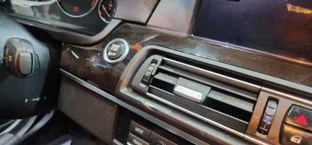 : BMW 528i 2색 가변 엠비언트 오렌지, 블루 라이트 시공 작업 : 내 차의 고급스러운 환골탈태는 무죄! BMW튜닝 : 대구대명동자동차정비 대구씨앤디인터내셔널 :