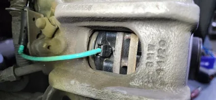 BMW 5시리즈 F10 520d 15년식 프론트/리어 브레이크패드 교체, 엔진오일교환, 에어컨필터교체 작업 BMW520d 앞패드 뒷패드 교환 시공후기 대구수입차정비 씨앤디인터내셔널