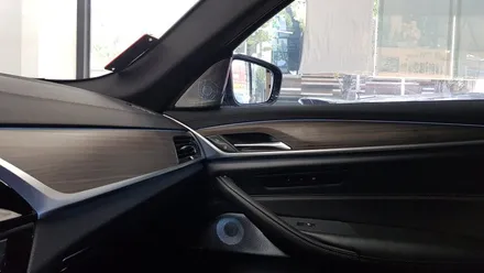 BMW G30 520d 회오리트위터, 미드커버, 미드스피커 교체 장착 작업 바워스ST 엠비언트 무드등 BMW튜닝 대구 씨앤디인터내셔널 5시리즈 17년식 엔진오일교환 작업