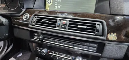 : BMW 528i 2색 가변 엠비언트 오렌지, 블루 라이트 시공 작업 : 내 차의 고급스러운 환골탈태는 무죄! BMW튜닝 : 대구대명동자동차정비 대구씨앤디인터내셔널 :