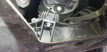 BMW F10 528i 엔진미미 미션미미 교체 및 실내 도어 엠비언트 레드 시공 작업 대구 BMW 정비 튜닝 전문점 씨앤디 인터내셔널 F시리즈 5시리즈 마운트 교환 차체진동