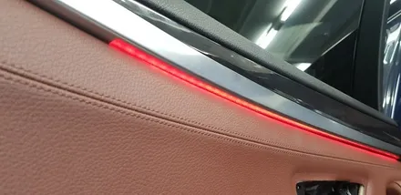 BMW 5시리즈 F10 520d 실내 도어 엠비언트 레드 LED 시공 장착 작업 대구 F시리즈 튜닝 전문점 씨앤디 인터내셔널 실내무드등 도어LED