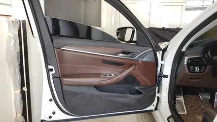 BMW G30 520d 회오리스피커 + 미드커버 + 미드스피커 장착 작업 대구 BMW튜닝 전문점 씨앤디인터내셔널 5시리즈 LED 엠비언트 회오리트위터 LED미드레인지 커버