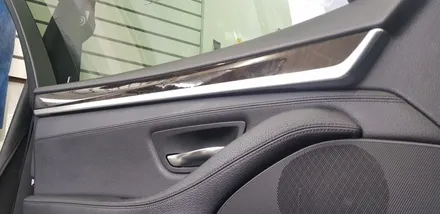 BMW F10 520d 5시리즈 엠비언트 라이트 레드 실내 무드등 도어 LED 대구 BMW튜닝 전문점 씨앤디 인터내셔널 감성튜닝 업그레이드