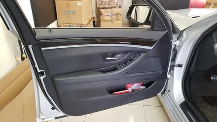BMW 528i F10 레드 엠비언트 시공 작업 후기 / BMW 수입차 정비 튜닝 수리 전문점 실내엠비언트 실내무드등 실내튜닝전문점 도어라이트 5시리즈 12년식 대구 카센터 씨앤디