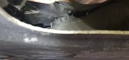 BMW F10 528i 엔진미미 미션미미 교체 및 실내 도어 엠비언트 레드 시공 작업 대구 BMW 정비 튜닝 전문점 씨앤디 인터내셔널 F시리즈 5시리즈 마운트 교환 차체진동