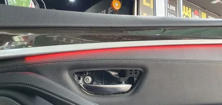 BMW 5시리즈 F10 528i 레드 엠비언트 장착 작업 BMW528i 순정형 엠비언트 F10 실내 무드등 감성UP 튜닝UP LED 레드단색엠비언트 시공 후기 대구 씨앤디인터내셔널