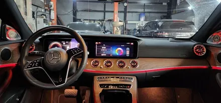 벤츠 W213 E250 22년식 LED송풍구 엠비언트 1열 2열, 4D부메스터 트위터, LED미드스피커커버 장착 튜닝작업 BENZ E클래스 실내 무드등 대구수입차튜닝 앞산 씨앤디